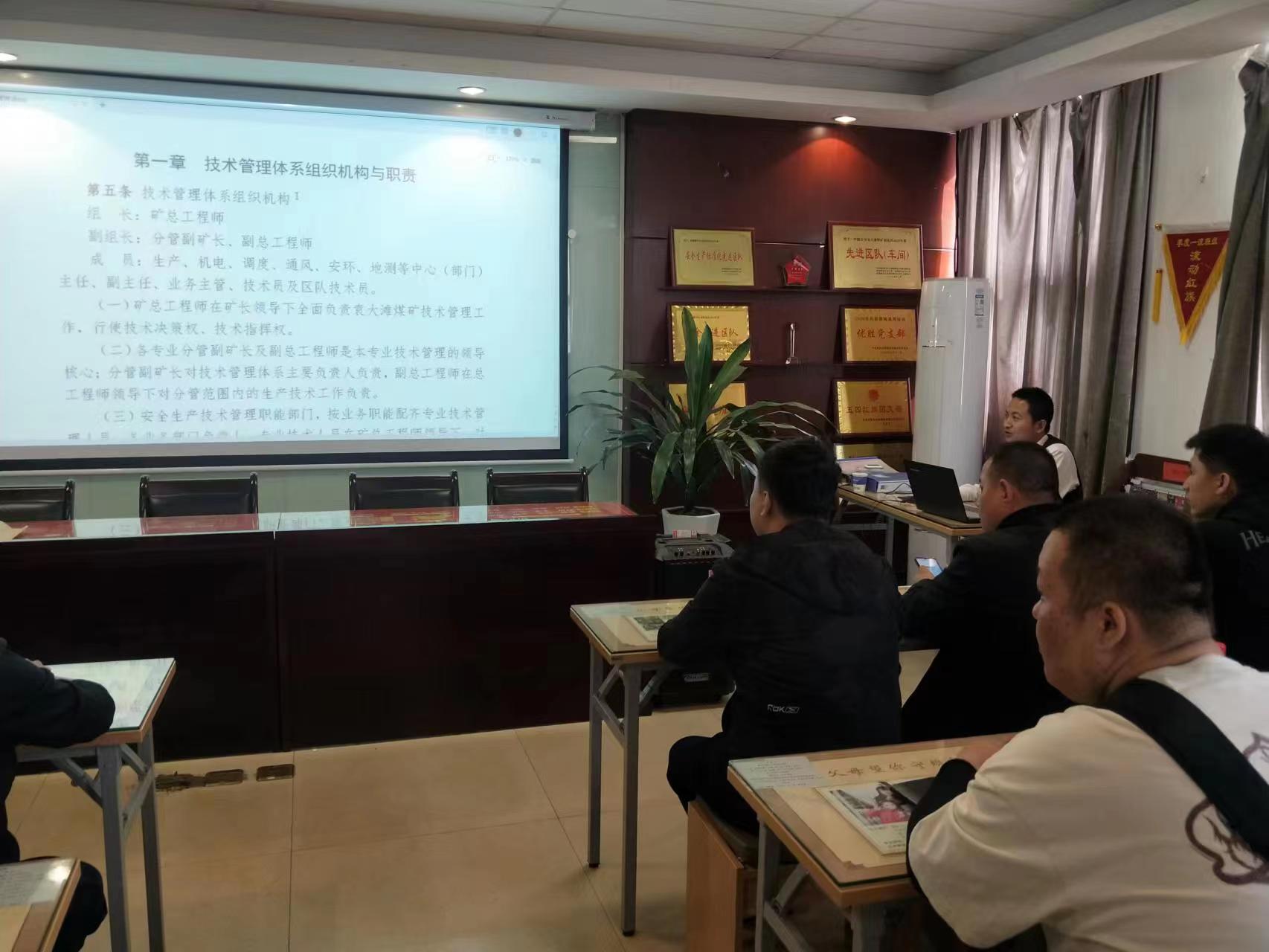 技术治理系统意识中，丁晓强摄.jpg