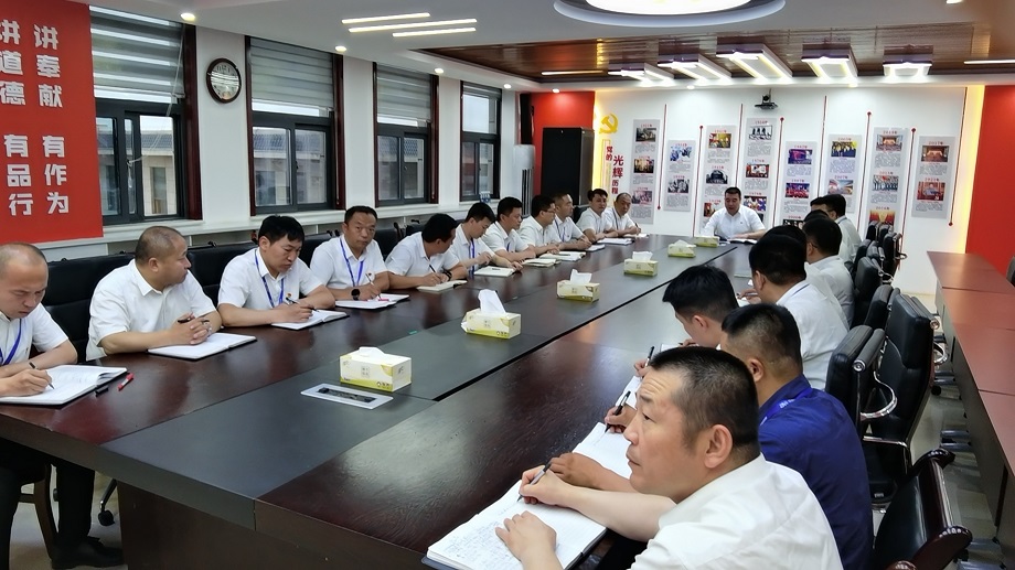 1723433647907543.jpeg 图:袁大滩矿业召开通报落实888腾博会集团八月份安全出产暨防汛度汛工作会会议心灵-安全治理中心孙浩摄.jpg
